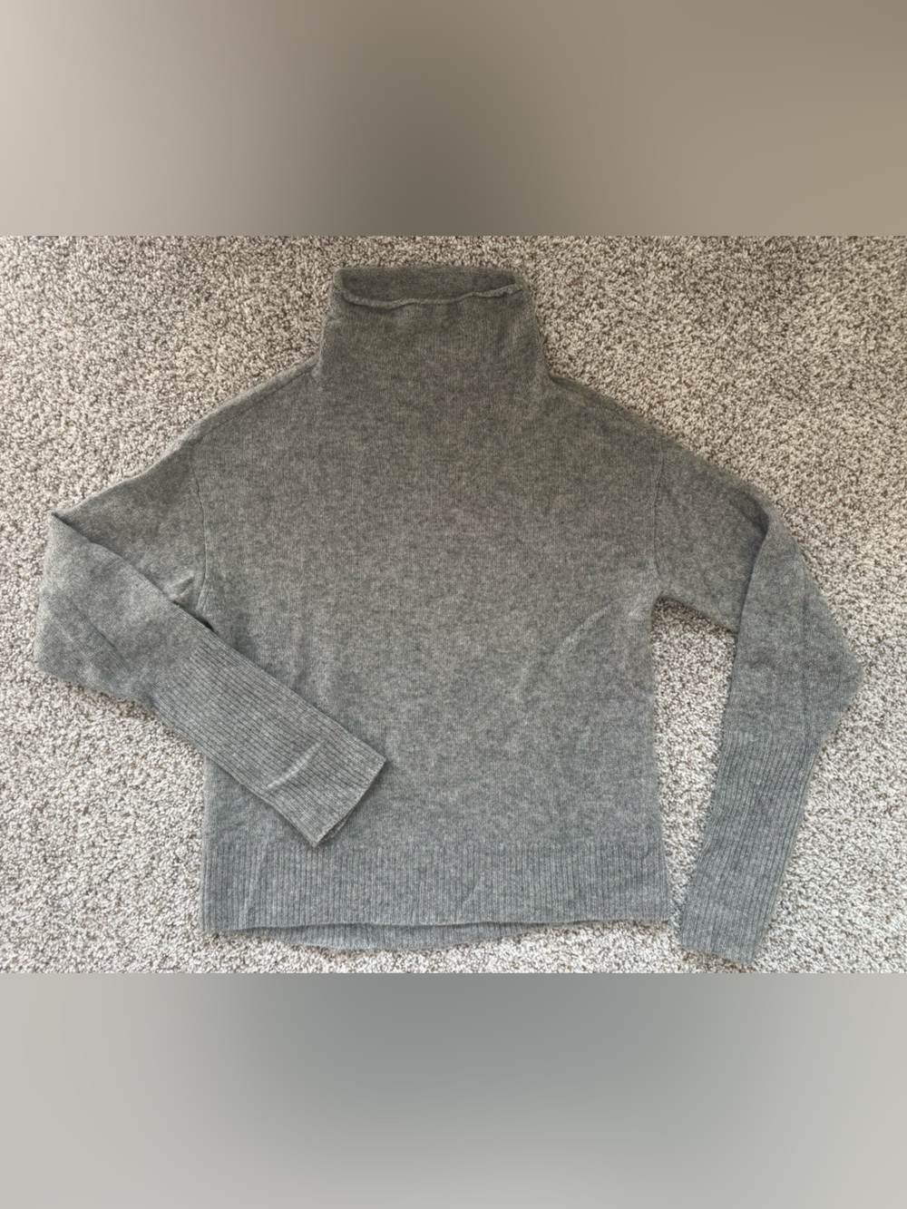 Wilfred Aritzia cashmere sweater